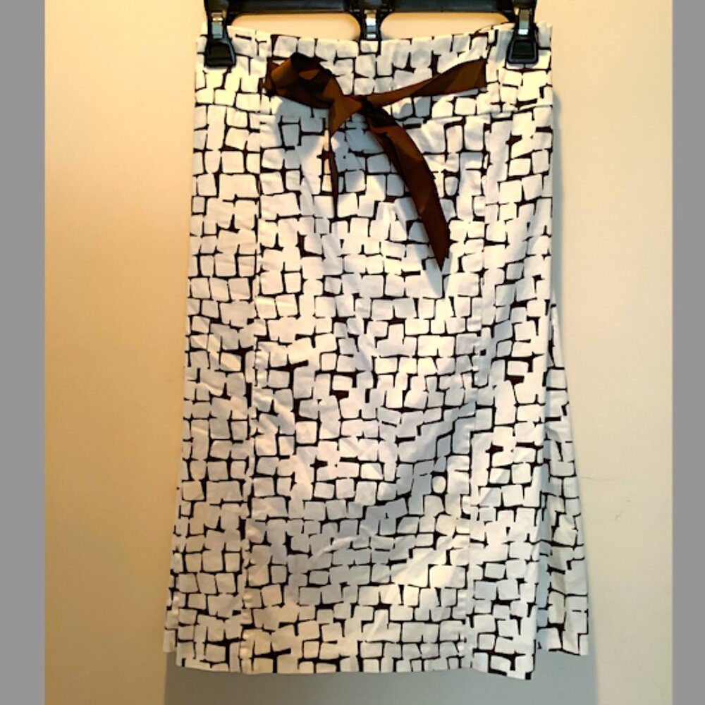AGB Classic  brown and white pencil skirt, Size 12, side zipper, lined